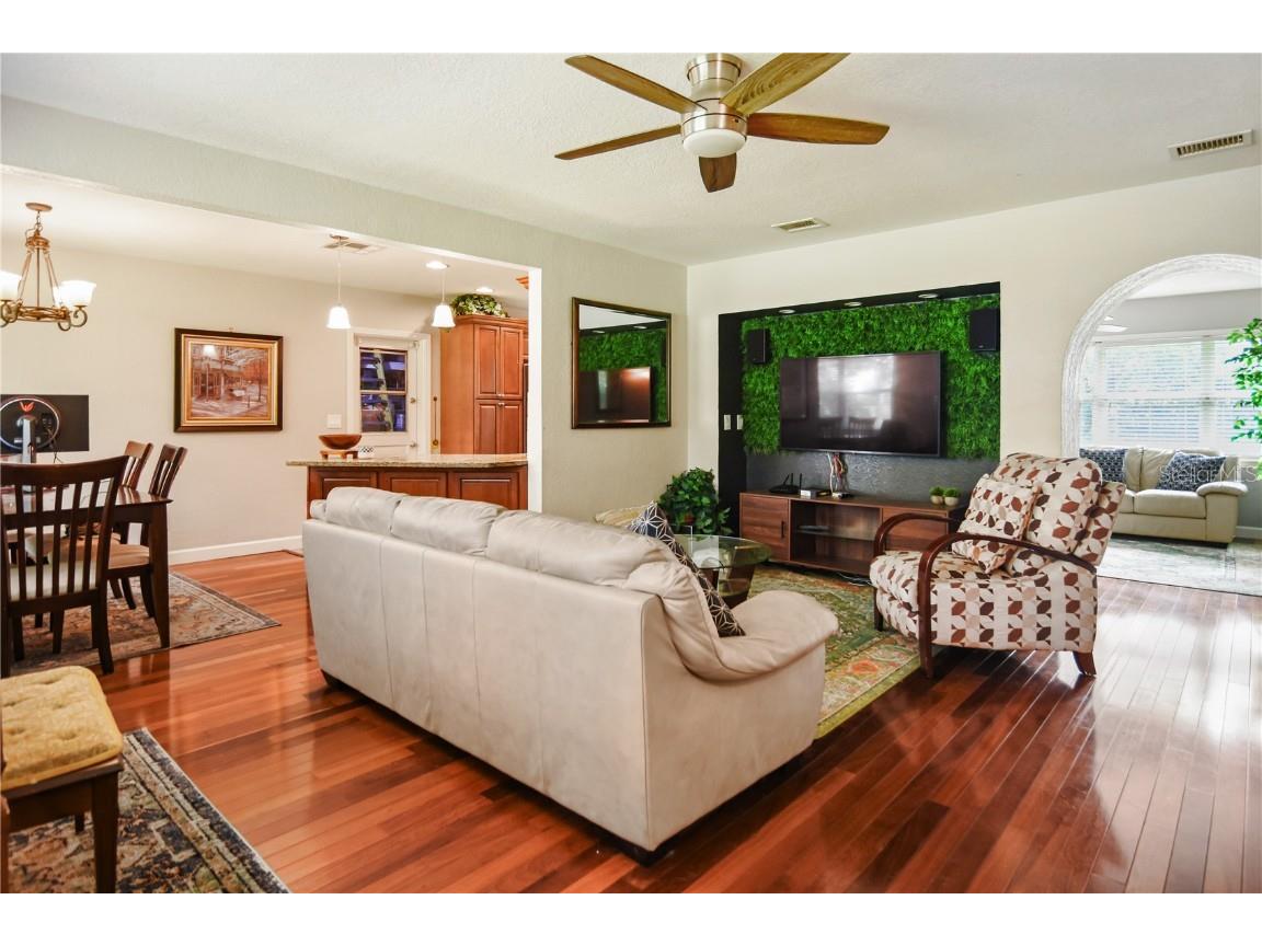 305 Saint Augustine Avenue Temple Terrace FL 33617 TB8449013 image3