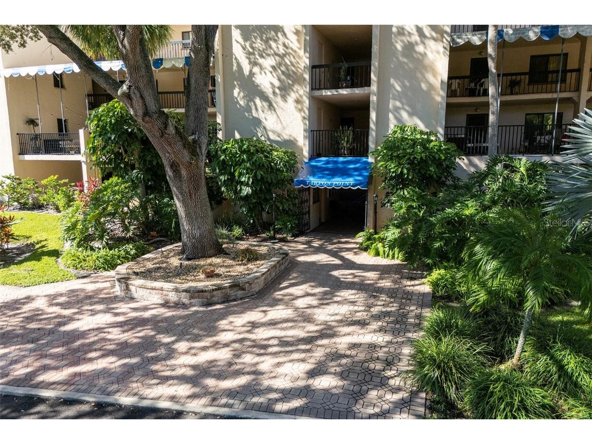 305 Tarpon Point Tarpon Springs FL 34689 TB8440774 image1
