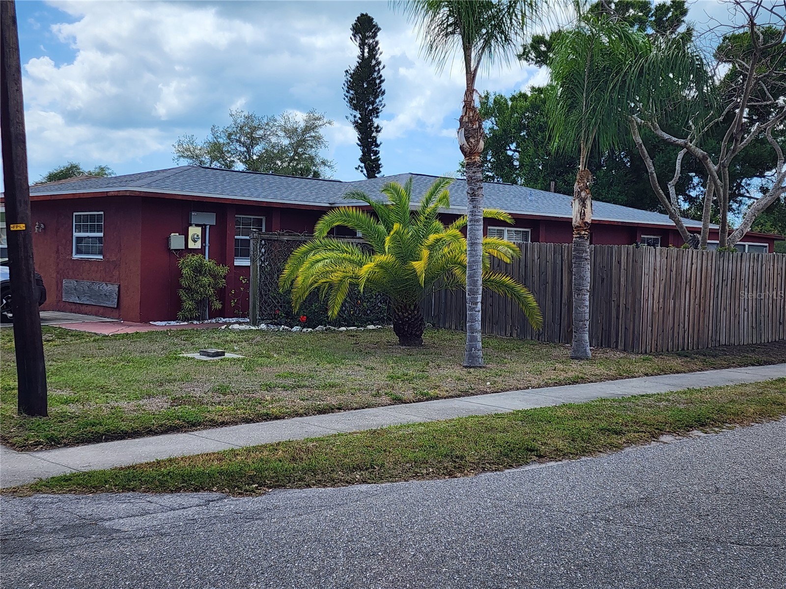 3050 8th Street Sarasota FL 34237 A4688907 image2