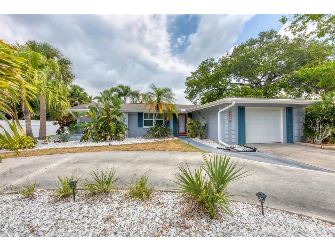 3051 Gulf Gate Drive Sarasota FL 34231 A4608712 image1