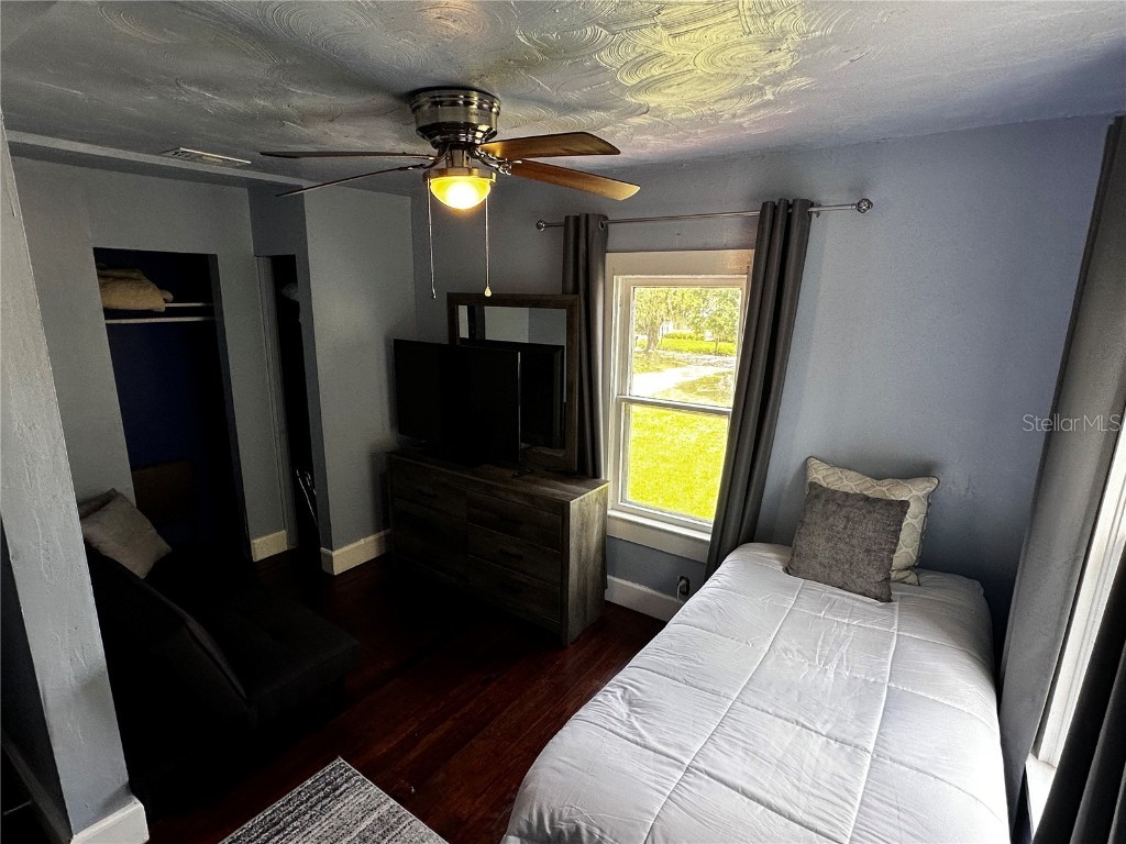 3052 Alta Vista St Sarasota FL 34237 A4659266 image16