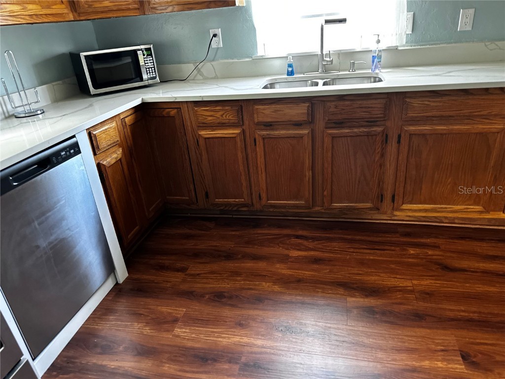 3052 Alta Vista St Sarasota FL 34237 A4659266 image8