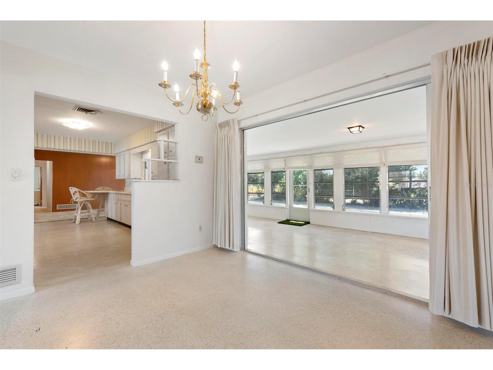 3052 Webber Street Sarasota FL 34239 A4685956 image10