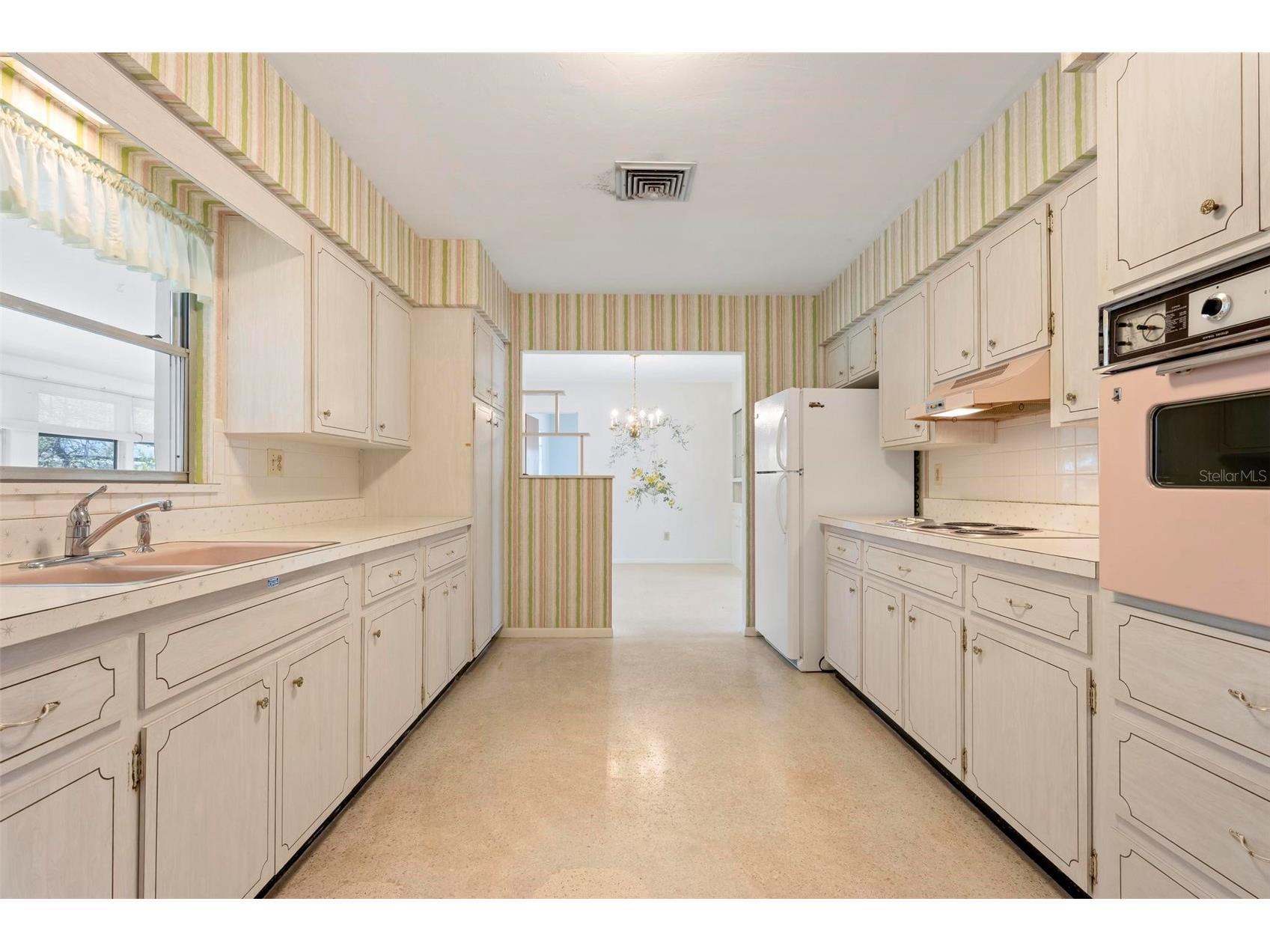 3052 Webber Street Sarasota FL 34239 A4685956 image12