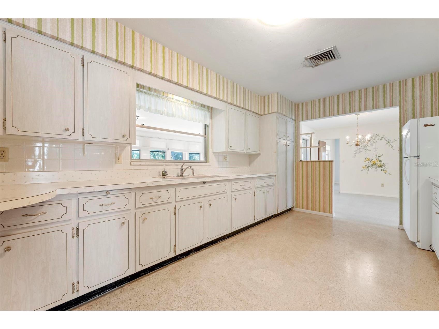 3052 Webber Street Sarasota FL 34239 A4685956 image13