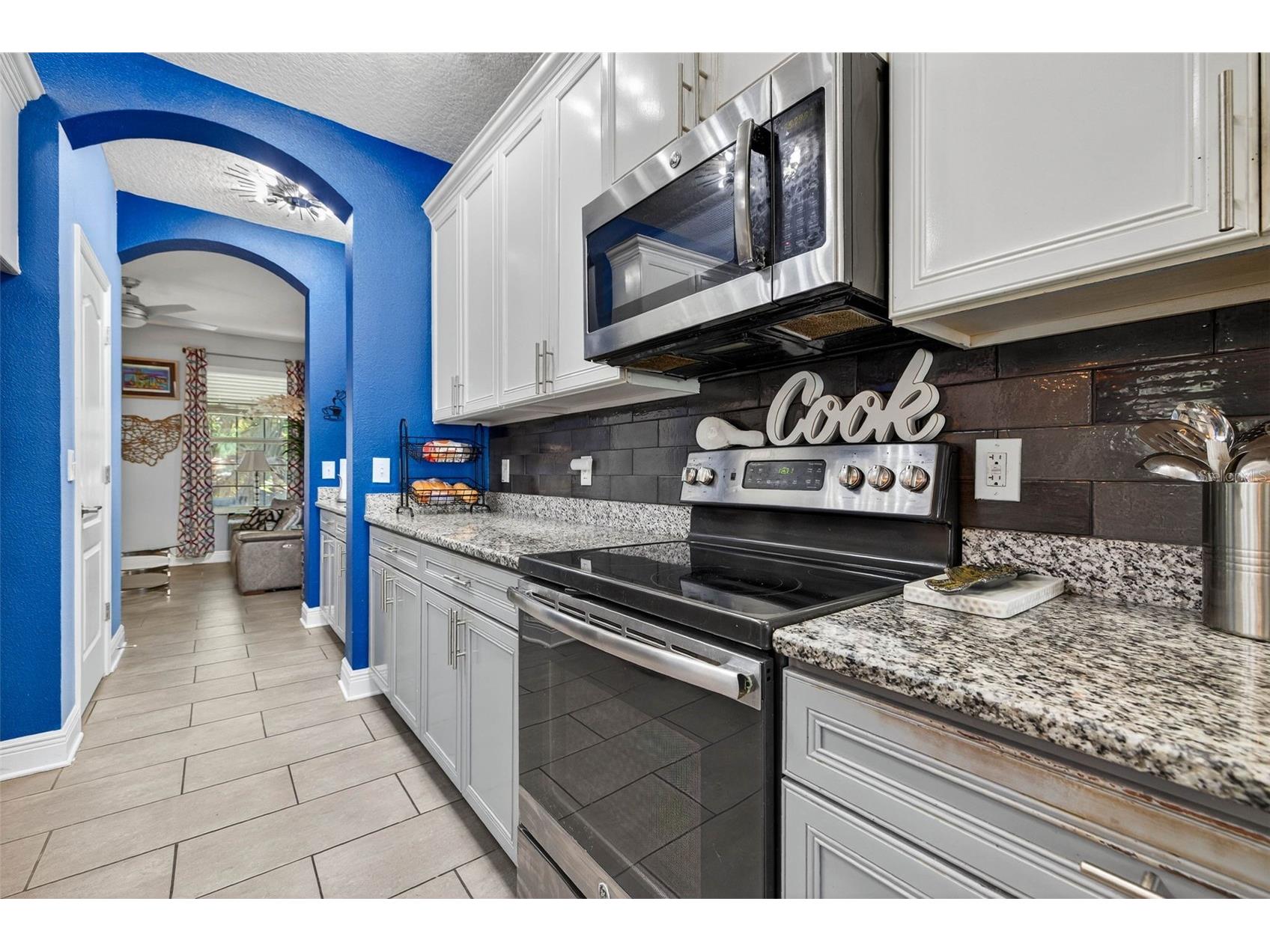 3059 3rd Avenue N Saint Petersburg FL 33713 TB8438067 image10