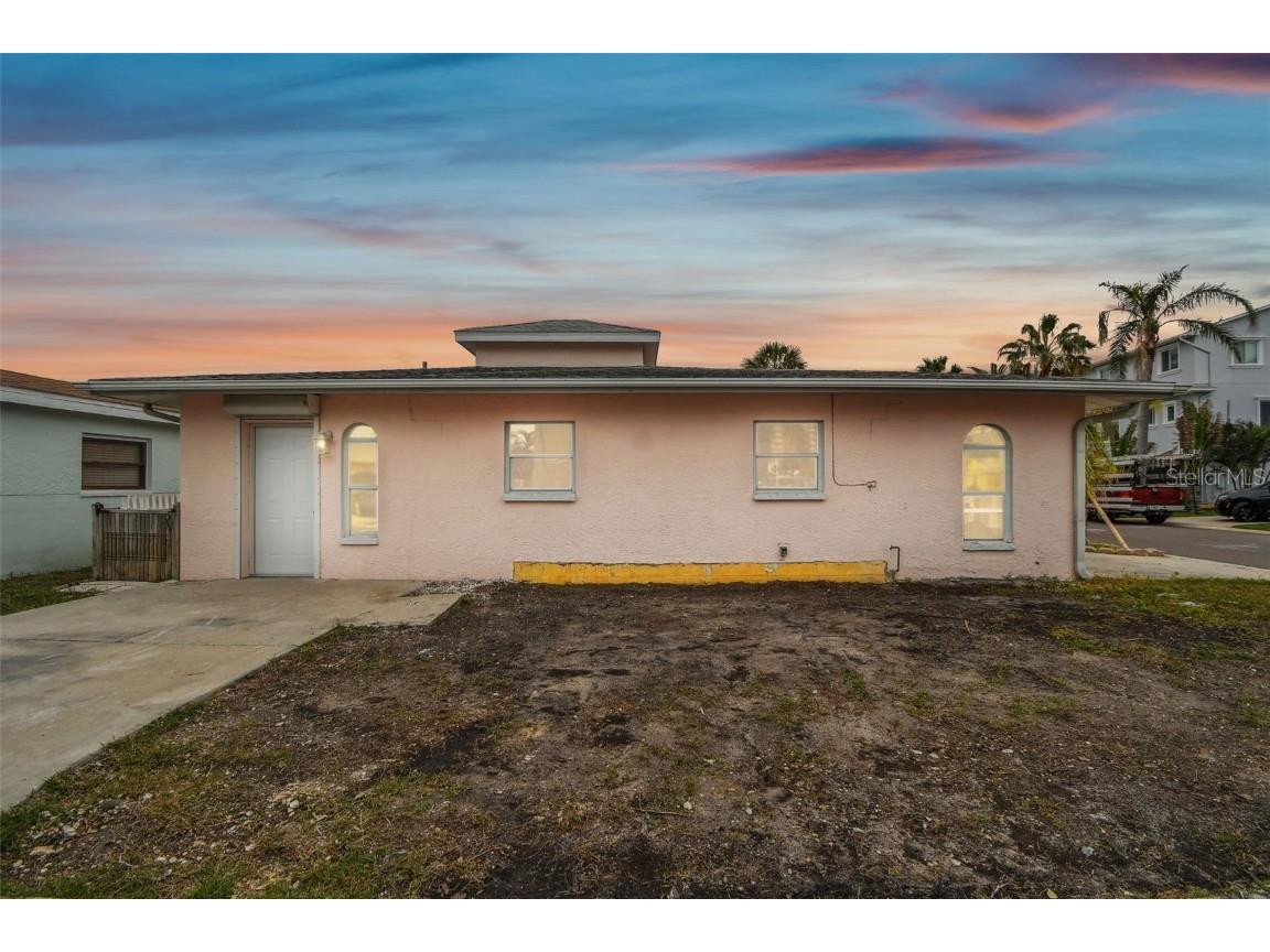 306 180th Avenue E Redington Shores FL 33708 TB8338208 image1
