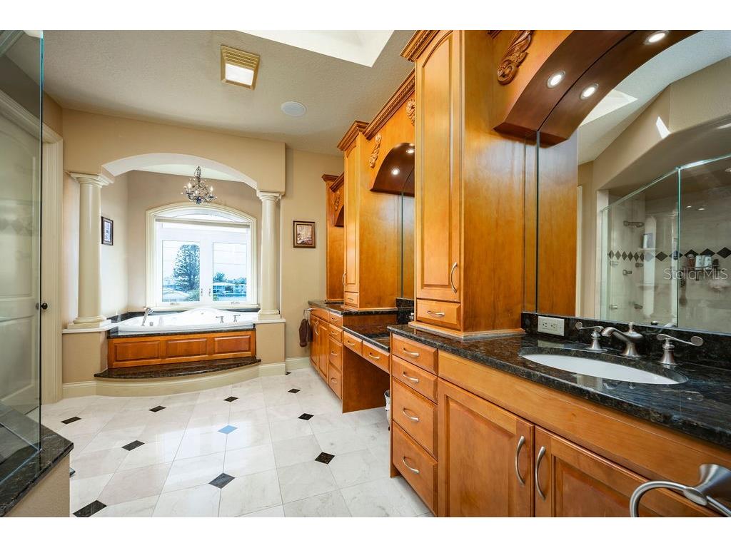 306 Harbor Drive Indian Rocks Beach FL 33785 - INTRACOASTAL WATERWAY TO GULF TB8407156 image9