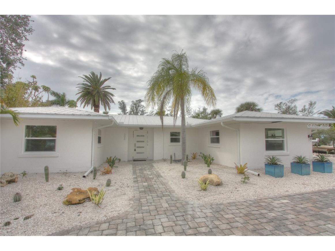306 Island Circle Sarasota FL 34242 A4652924 image1