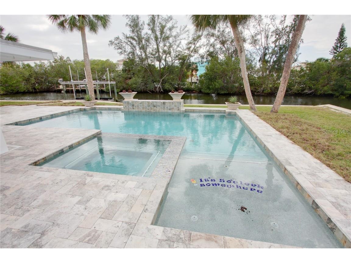 306 Island Circle Sarasota FL 34242 A4652924 image11