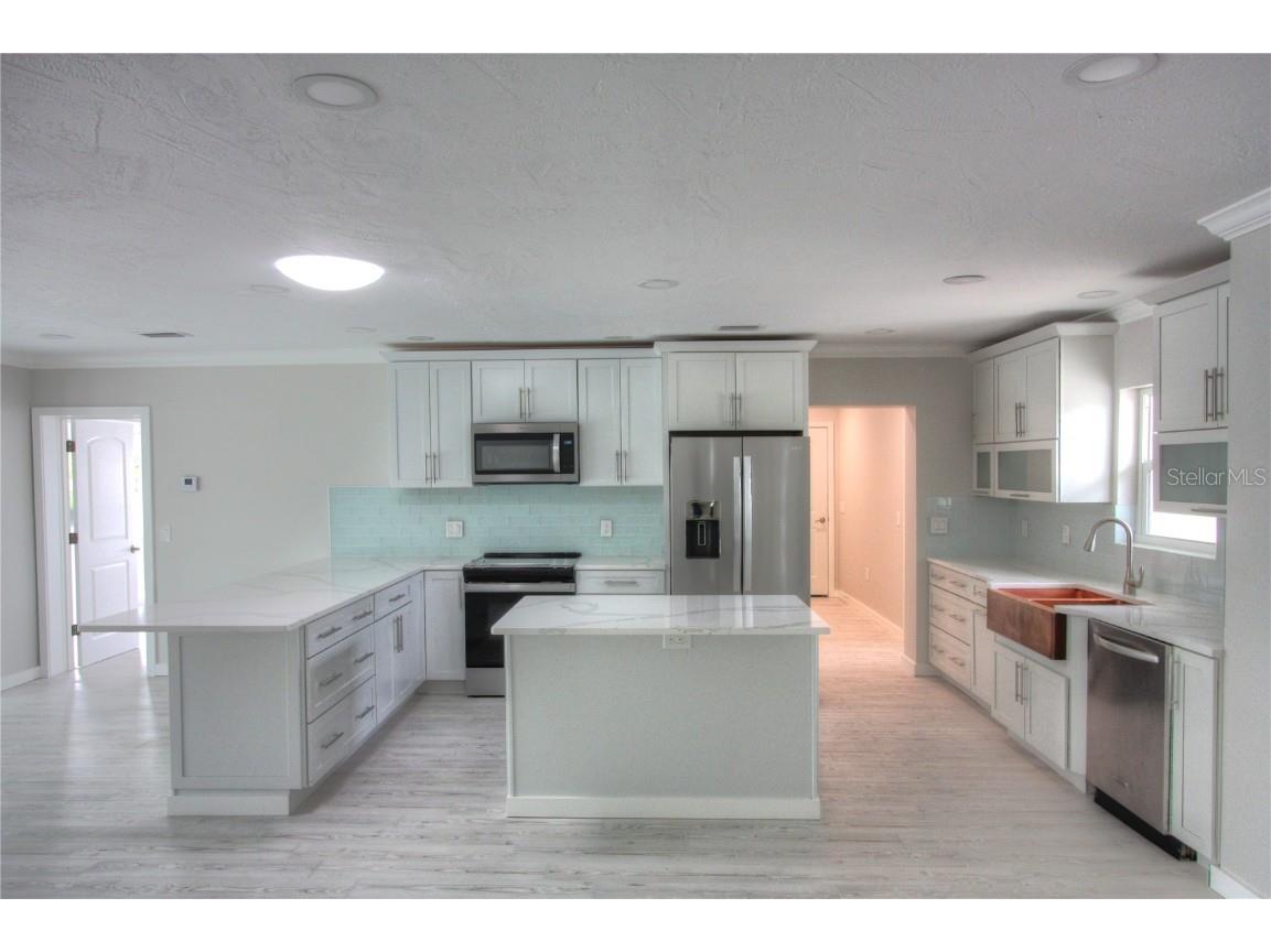 306 Island Circle Sarasota FL 34242 A4652924 image3