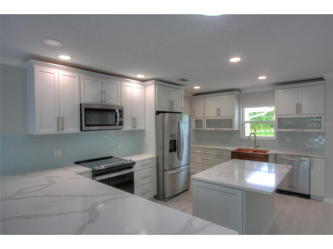 306 Island Circle Sarasota FL 34242 A4652924 image4