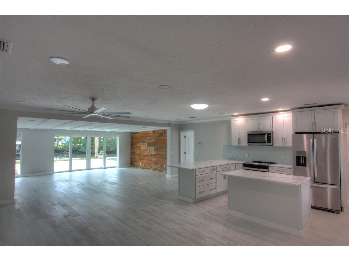 306 Island Circle Sarasota FL 34242 A4652924 image6