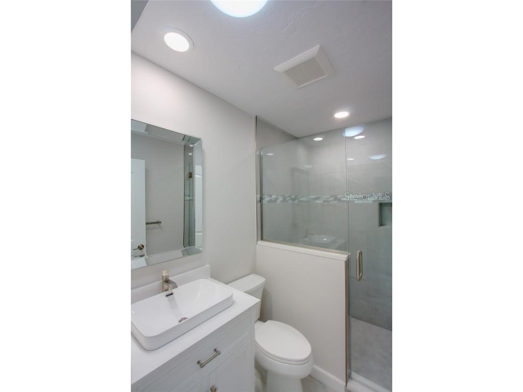 306 Island Circle Sarasota FL 34242 A4652924 image9