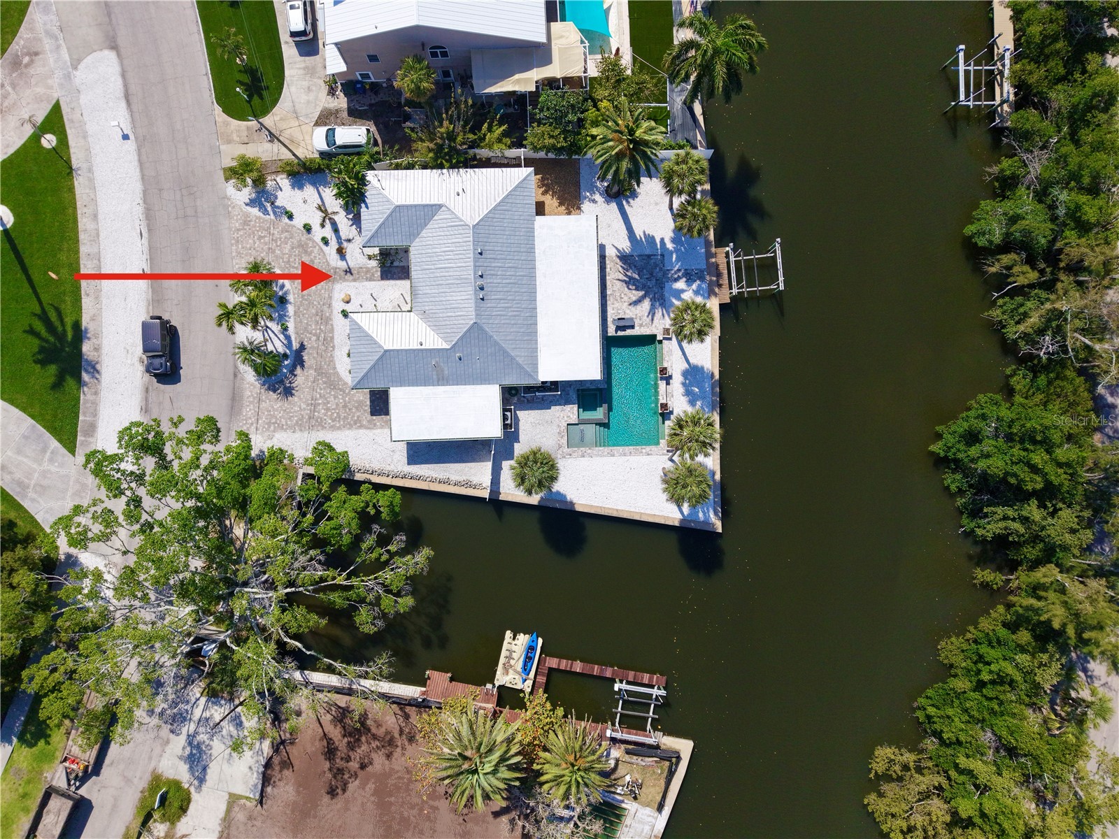 306 Island Circle Sarasota FL 34242 A4689514 image1
