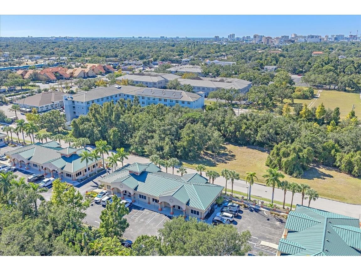 306 N Rhodes Avenue #111 Sarasota FL 34237 A4672444 image2