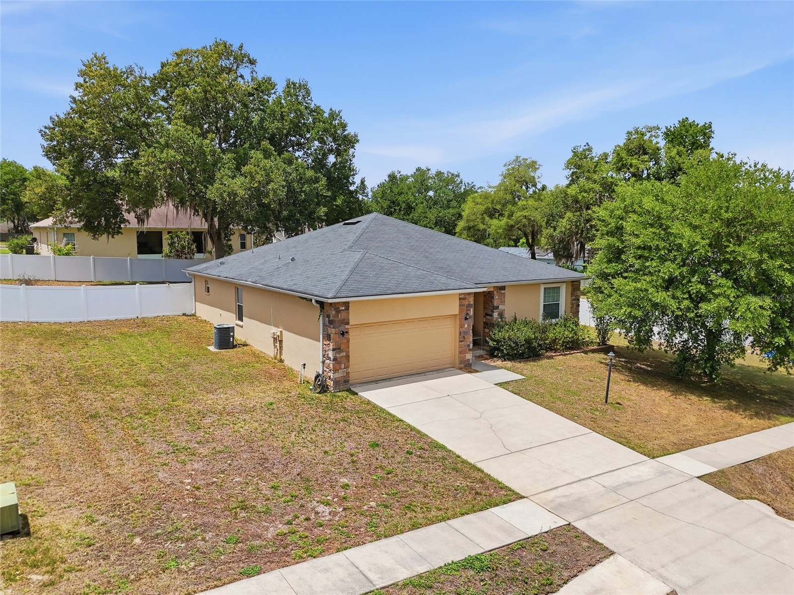 306 Stonepoint Lane Lady Lake FL 32159 G5111746 image2