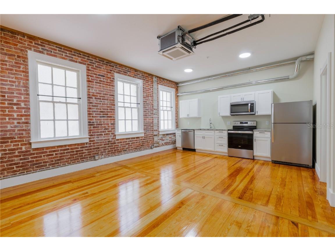 306 W Wisconsin Avenue #302 Deland FL 32720 V4937822 image1