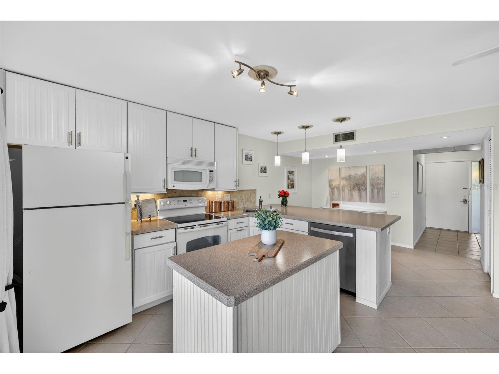 3061 Quail Hollow # 35 Sarasota FL 34235 A4690473 image12