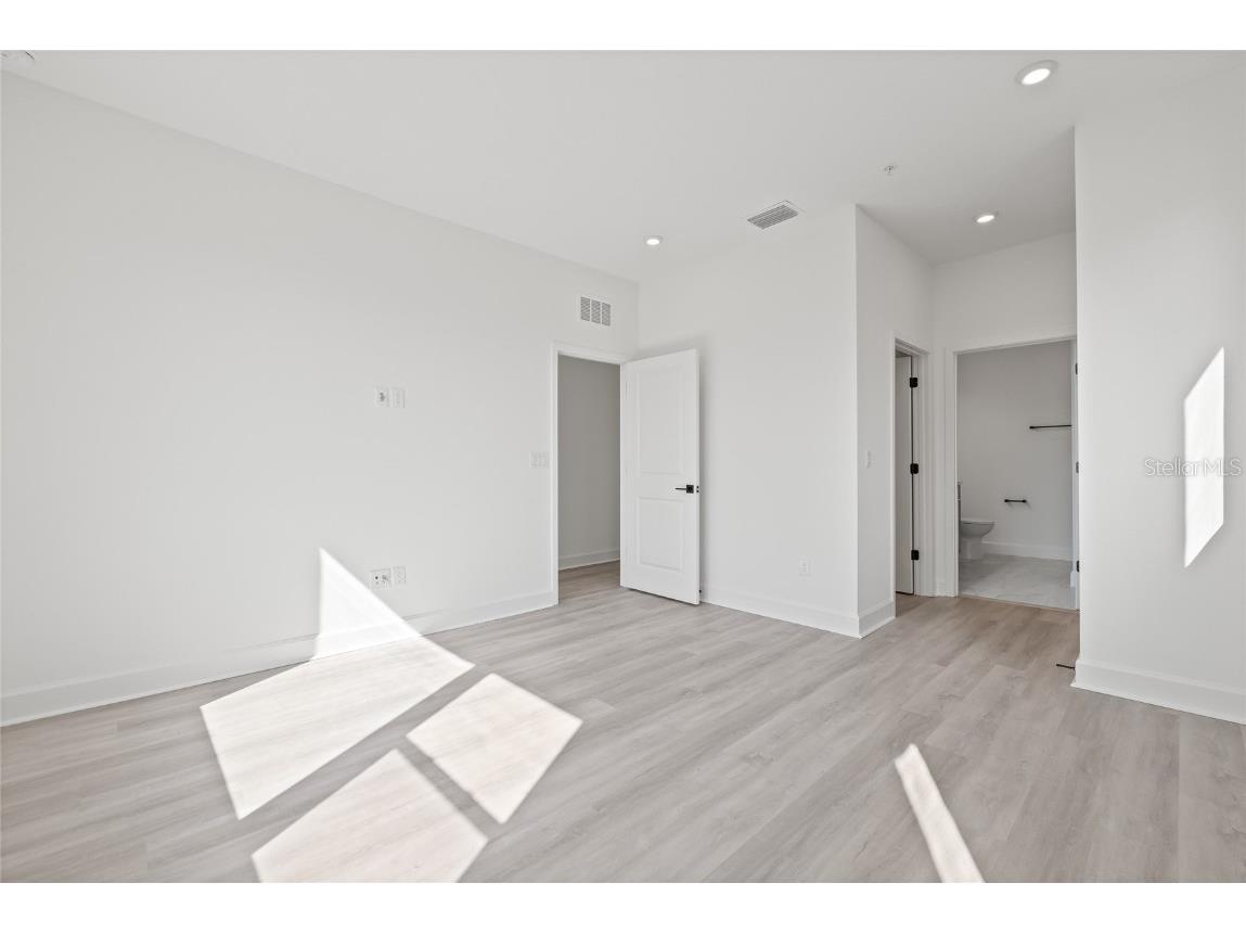 307 15th Street N Saint Petersburg FL 33705 TB8451688 image25