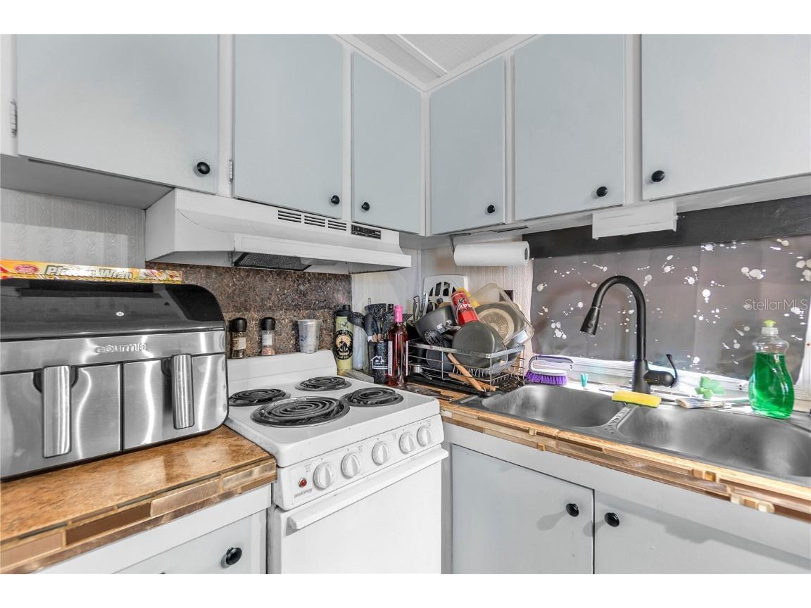 307 52nd Avenue Drive W Bradenton FL 34207 A4670966 image8