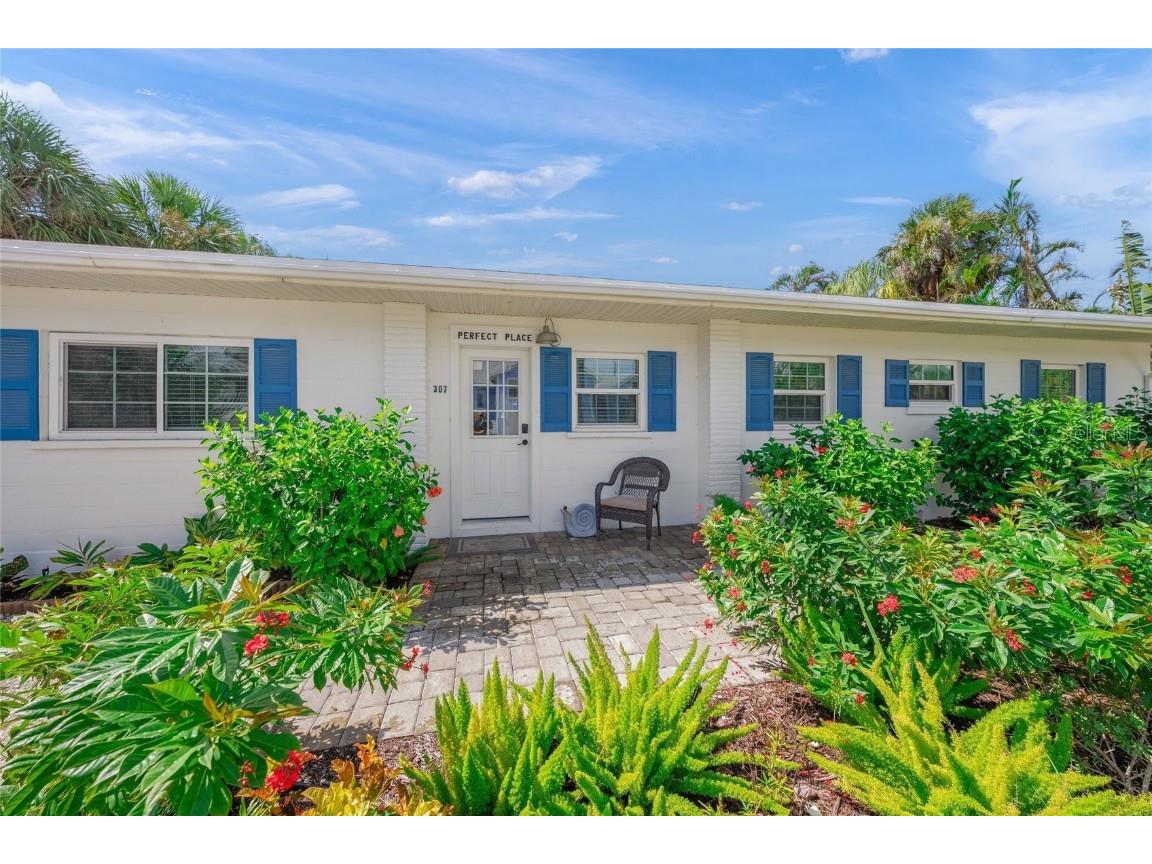 307 57th Street Holmes Beach FL 34217 A4659537 image1