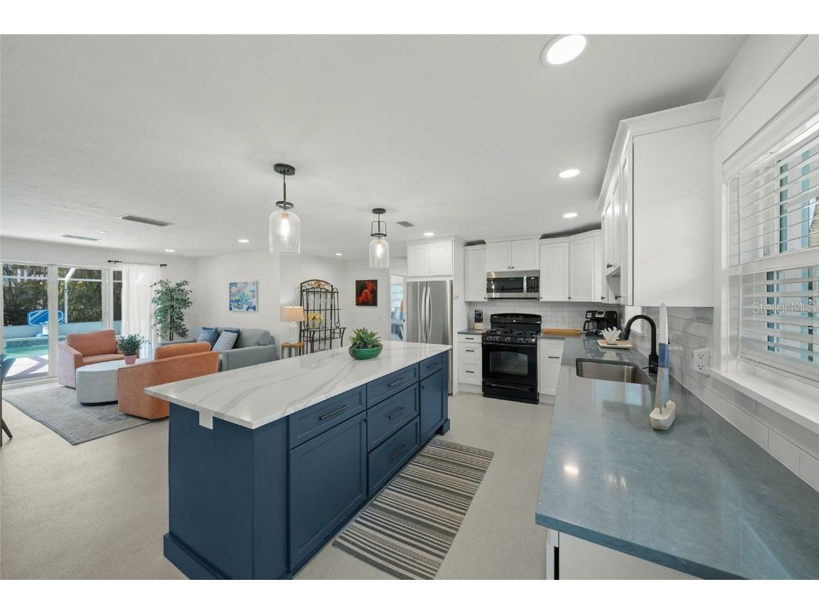 307 57th Street Holmes Beach FL 34217 A4659537 image3