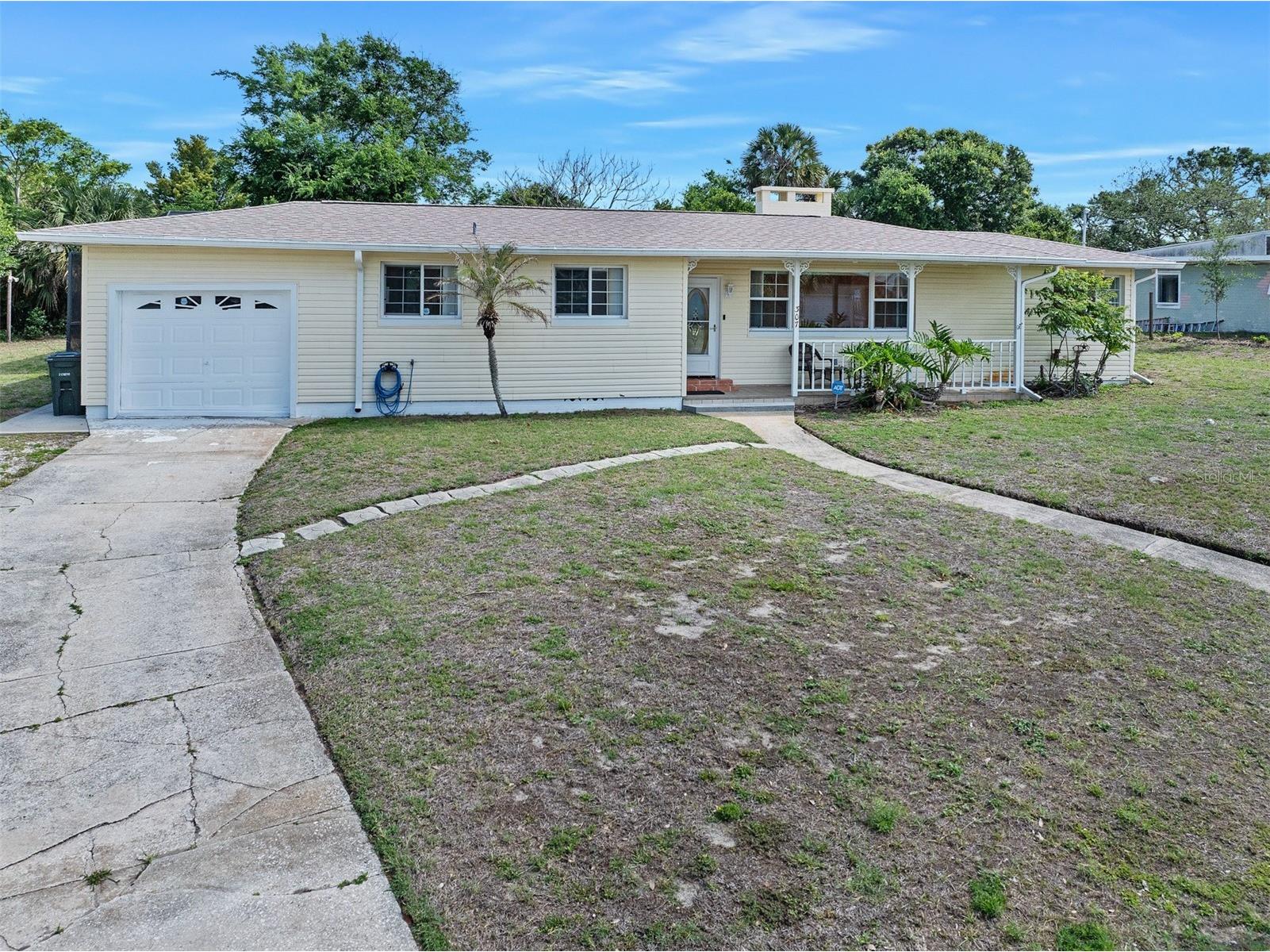 307 Manhattan Avenue Daytona Beach FL 32118 V4948925 image1