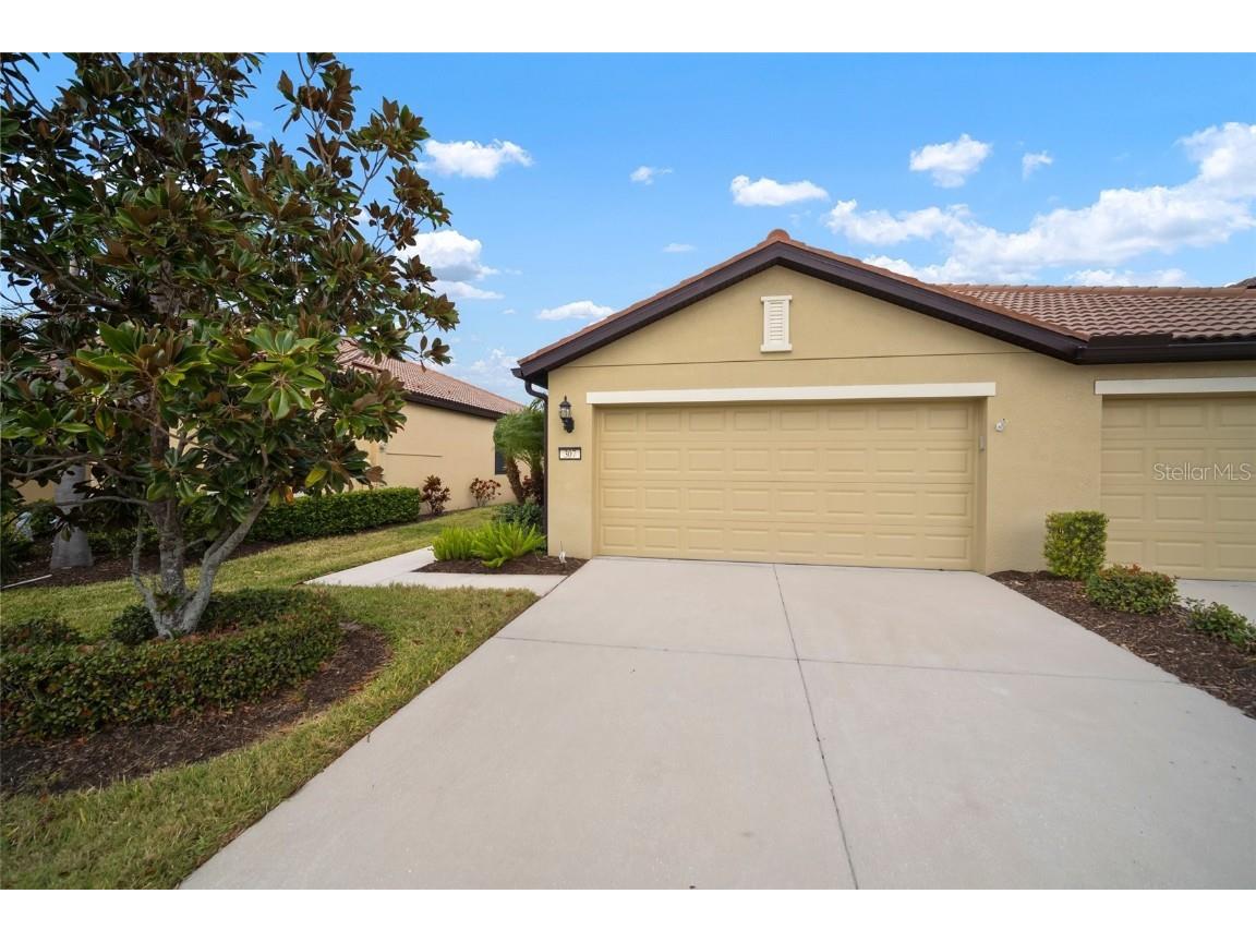 307 Mystic Falls Drive Apollo Beach FL 33572 TB8334413 image1