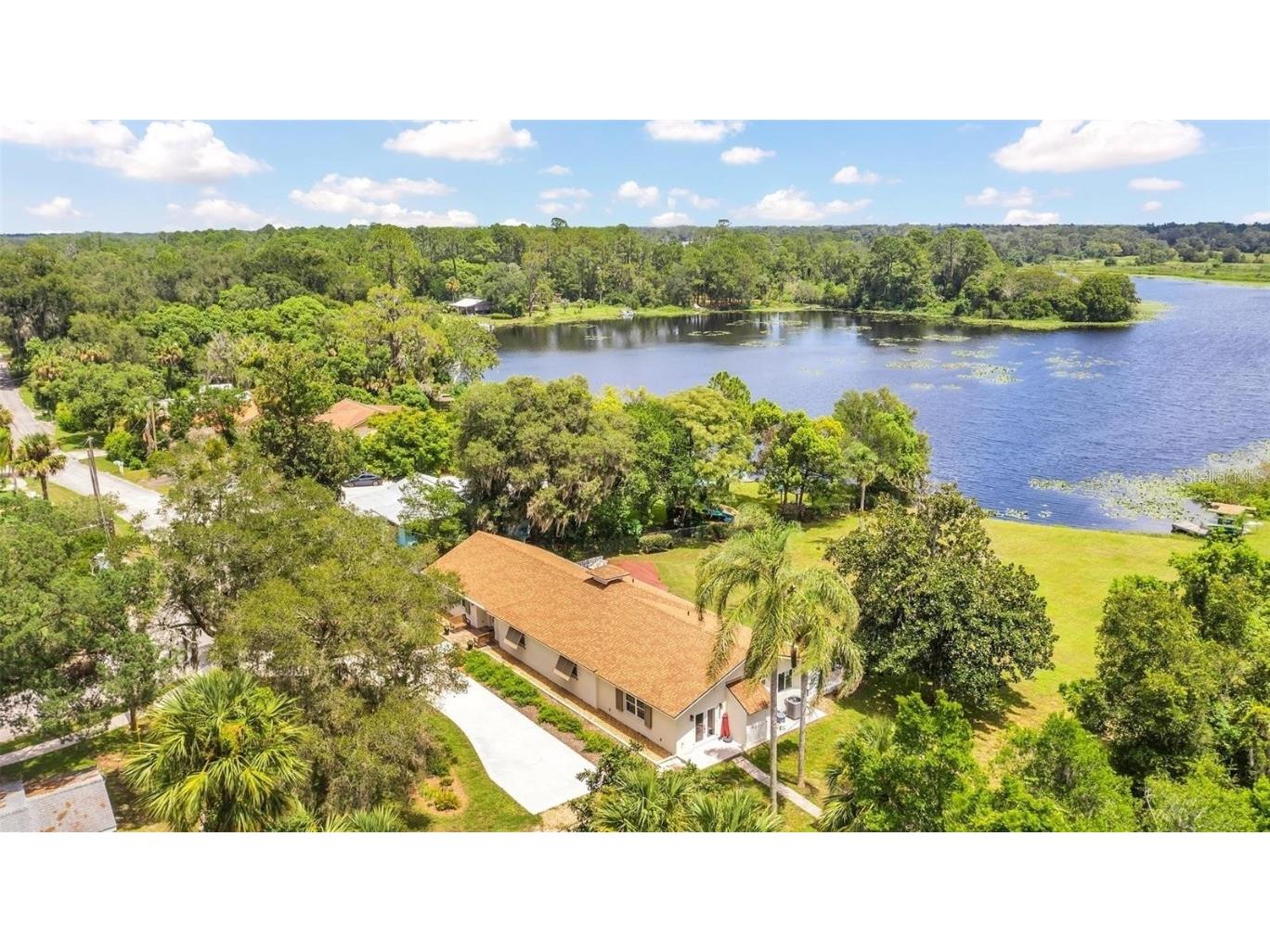 307 N Blue Lake Terrace Deland FL 32724 V4934948 image1