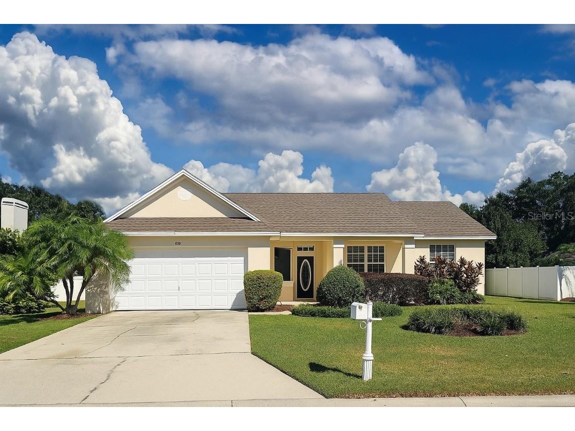 307 Ruby Lake Loop Winter Haven FL 33884 P4936792 image1