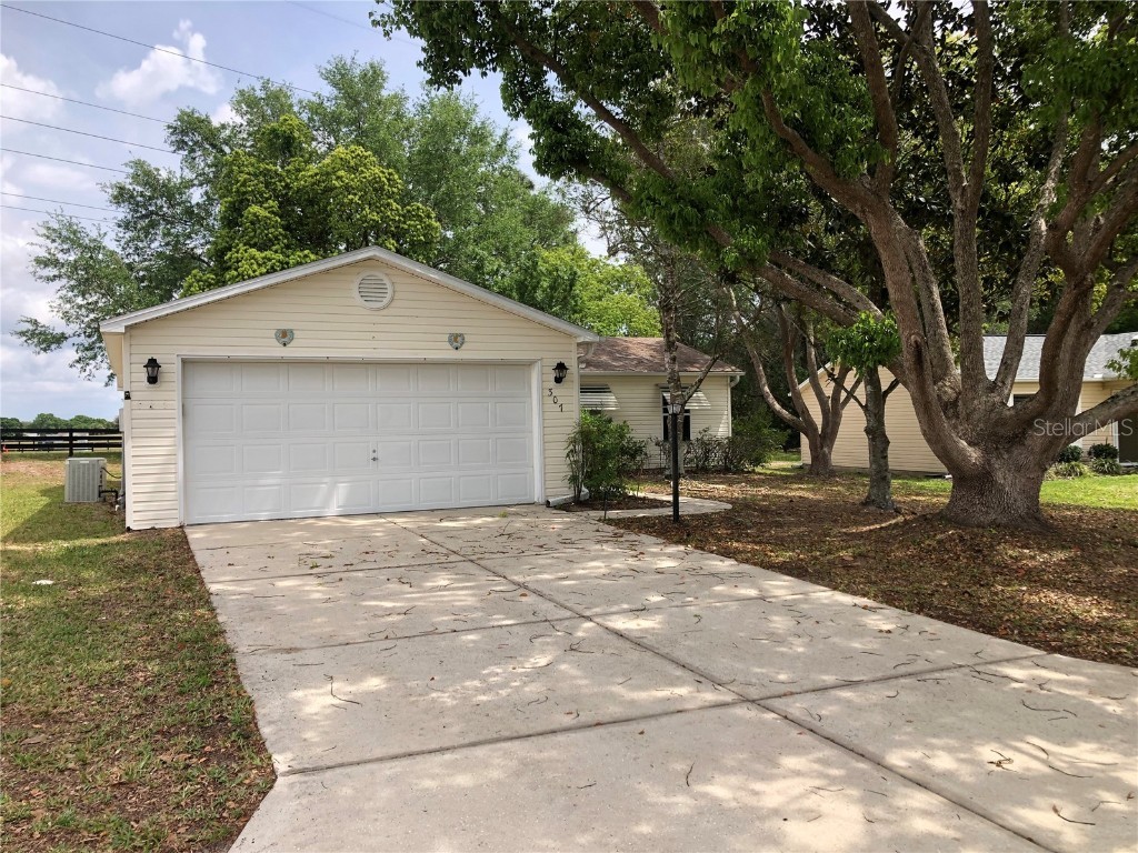 307 Santa Clara Circle Lady Lake FL 32159 O6295630 image1