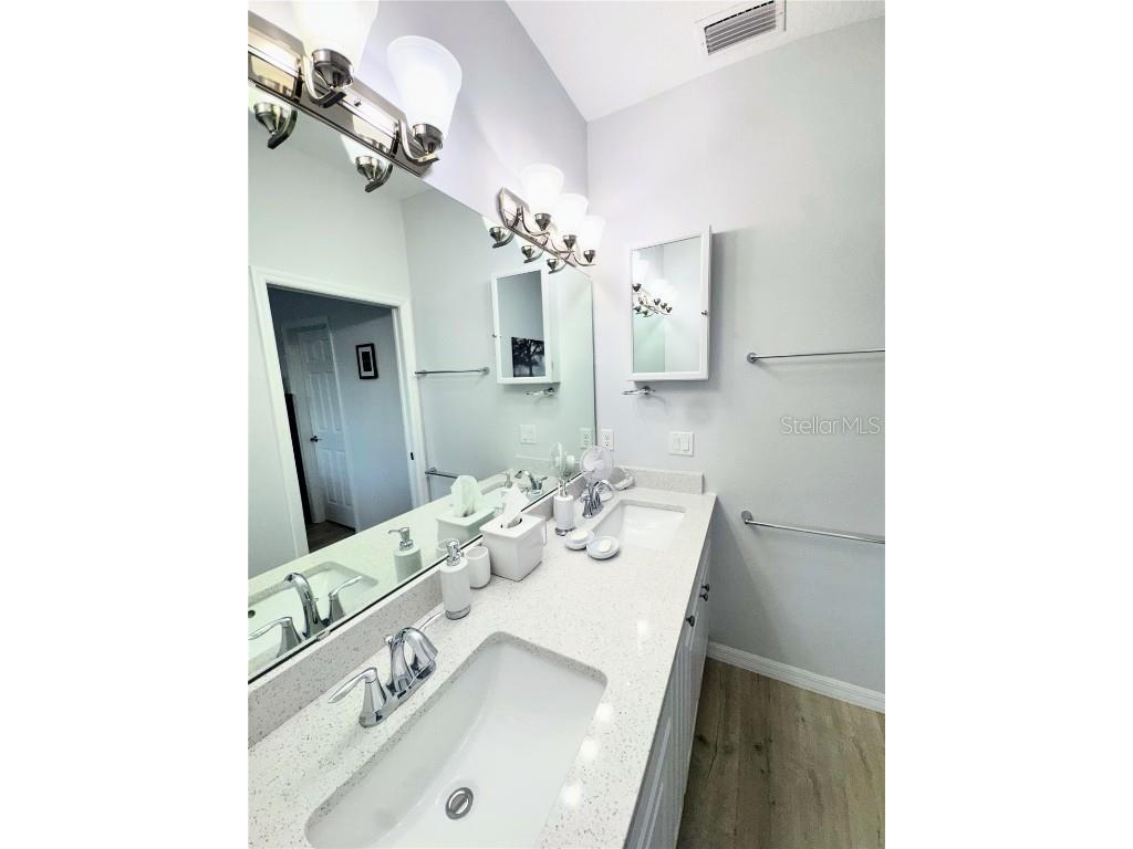 307 Tammie Sue Lane Deland FL 32724 V4944332 image8