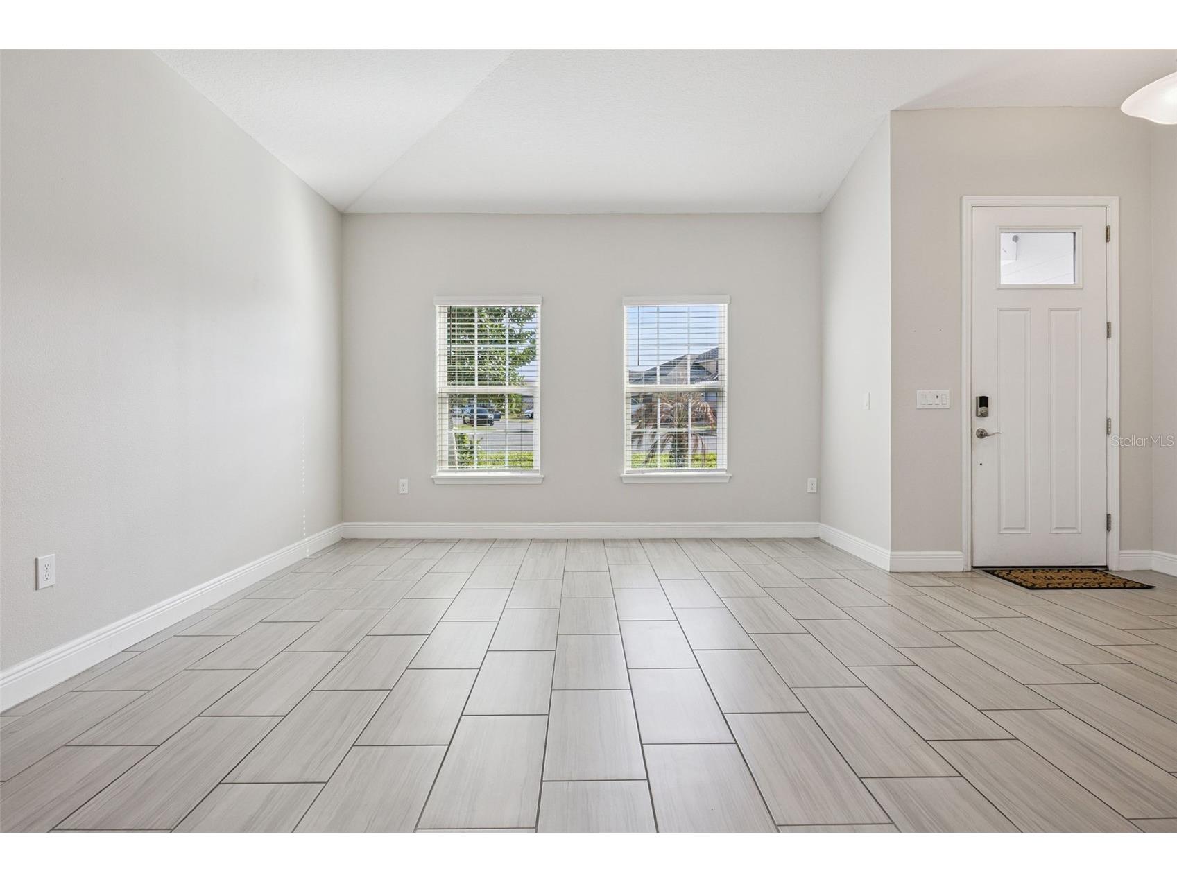 307 Terracotta Terrace Howey In The Hills FL 34737 O6390970 image4