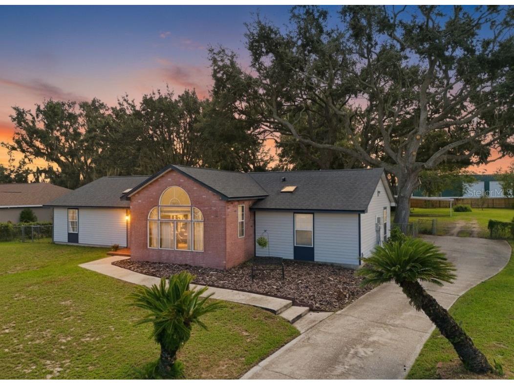 307 Water Shore Drive Leesburg FL 34748 - LAKE GRIFFIN G5103612 image1