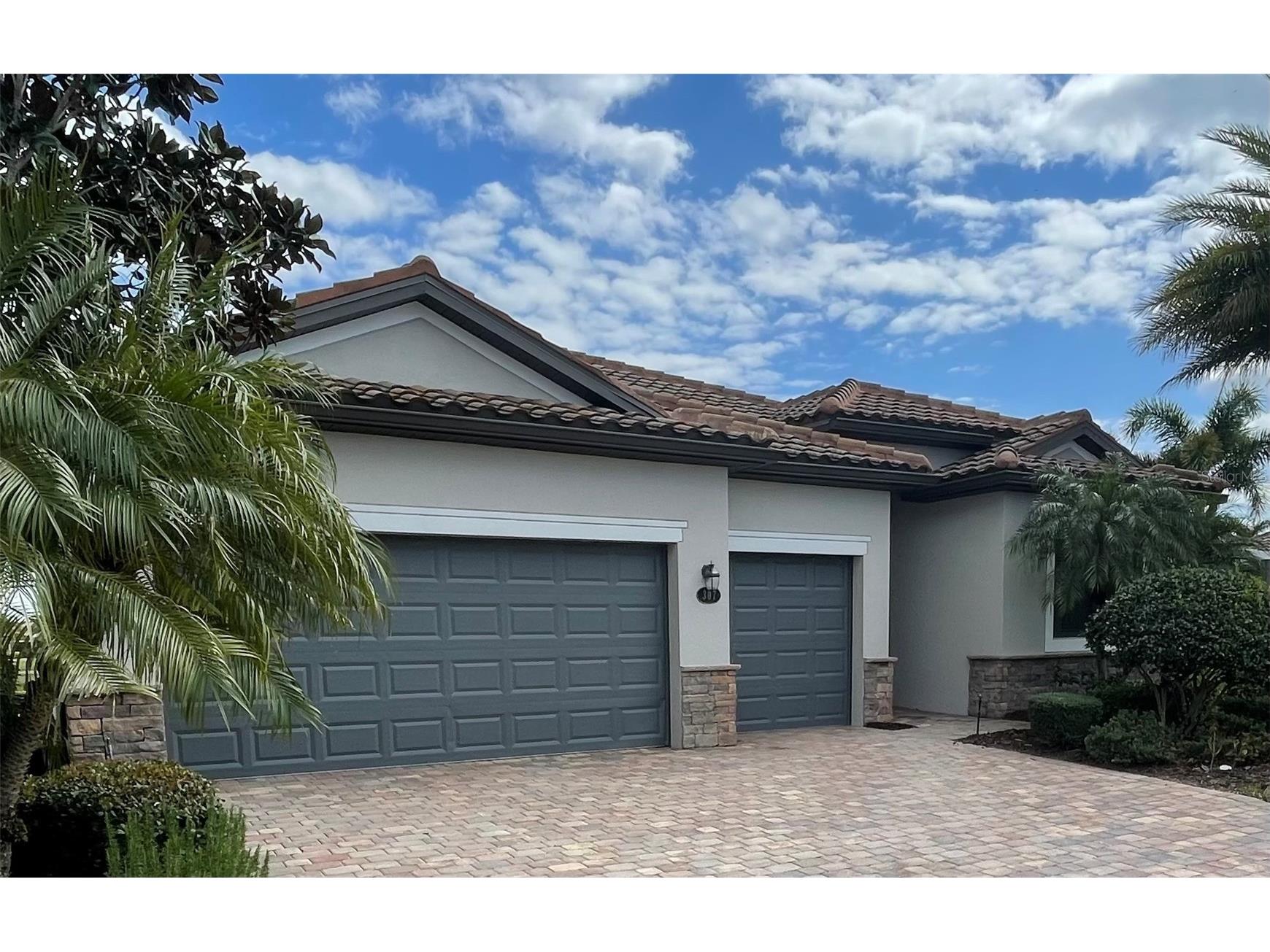 307 Whispering Palms Lane Bradenton FL 34212 A4684060 image1