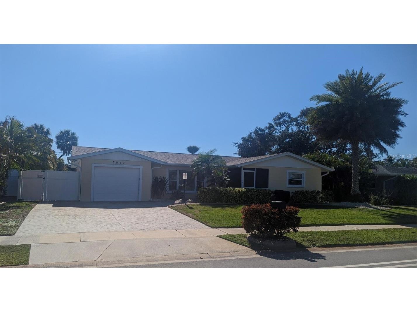 3070 Gulf Gate Drive Sarasota FL 34231 A4555061 image1