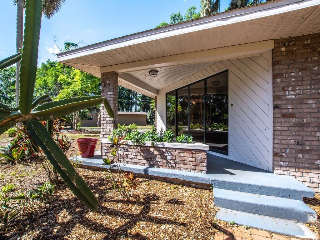 30715 Cove Road Tavares FL 32778 - LAKE HARRIS CHAIN OF LAKES G5067647 image1