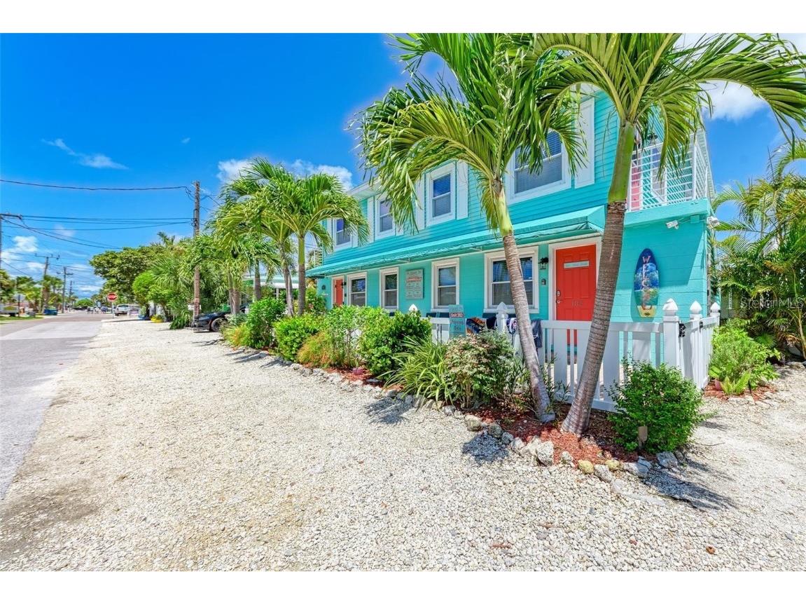 308 2nd Street N #201 Bradenton Beach FL 34217 A4544487 image1