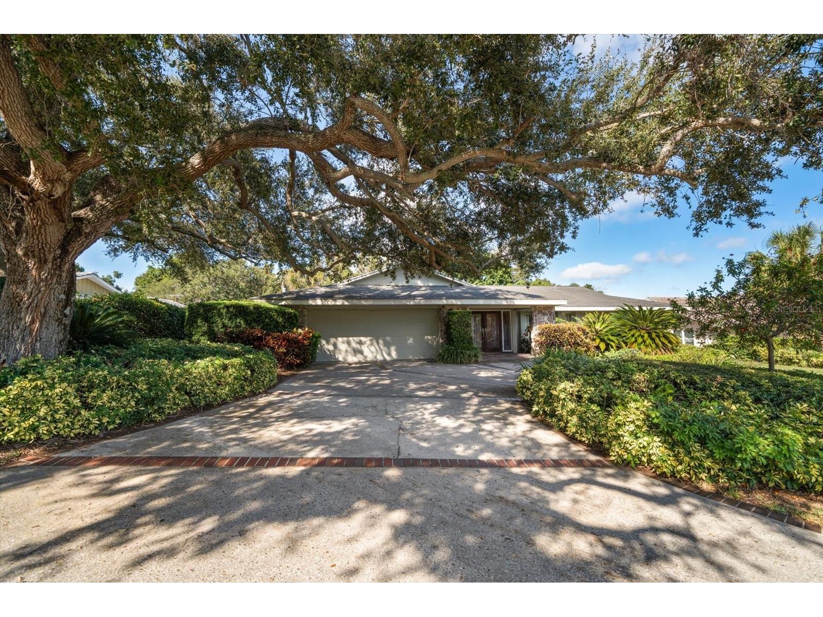 308 Eastleigh Drive Belleair FL 33756 TB8443543 image1