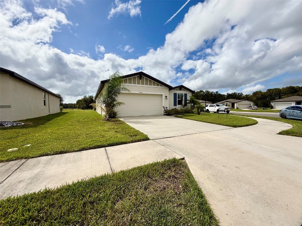 3082 Forrest Plum Court Zephyrhills FL 33540 W7879645 image2