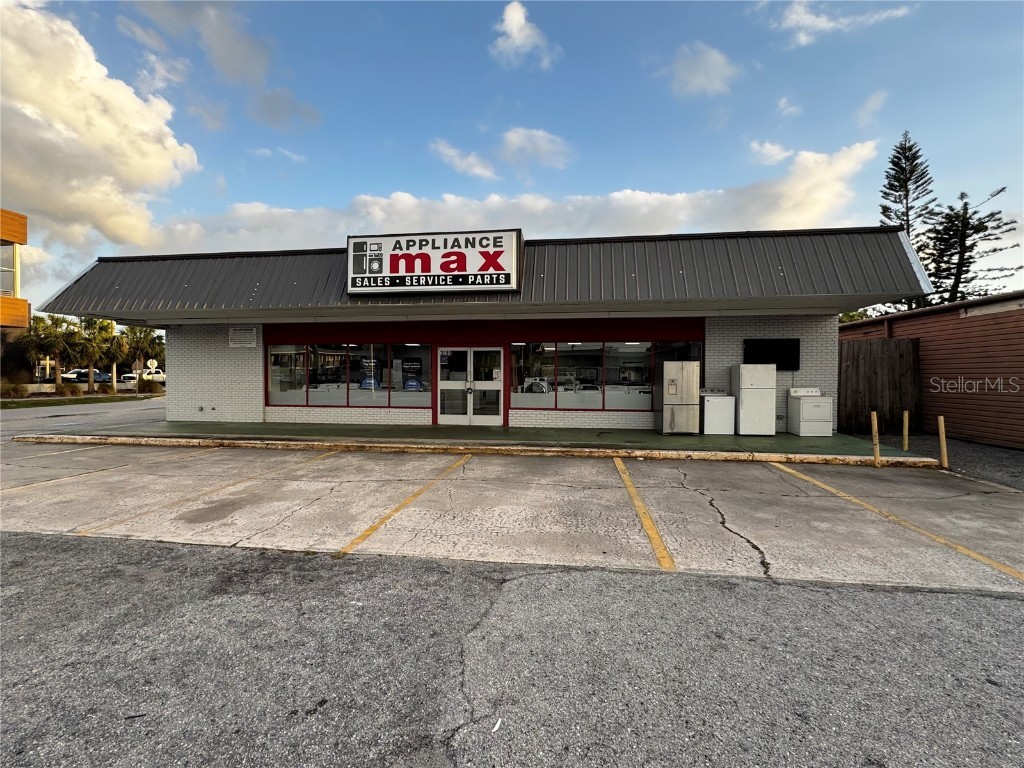 3090 Bee Ridge Road Sarasota FL 34239 A4646785 image2