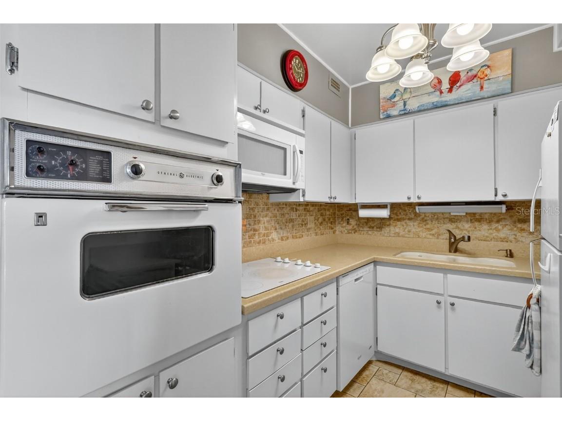 31 Island Way #408 Clearwater Beach FL 33767 TB8430173 image8