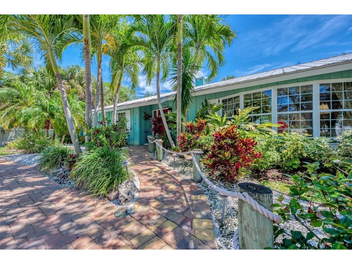 31 Lands End Lane Sarasota FL 34242 - BAYOU LOUISE A4605544 image1