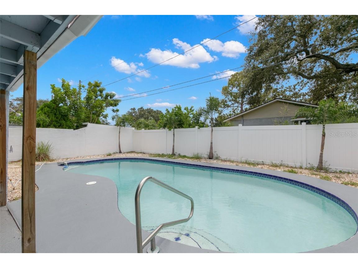 310 94th Avenue N Saint Petersburg FL 33702 TB8428769 image18