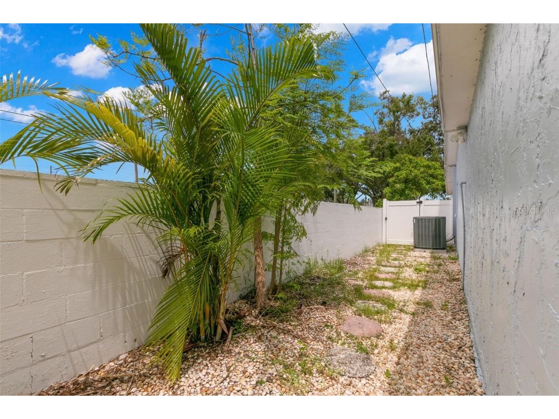 310 94th Avenue N Saint Petersburg FL 33702 TB8428769 image25