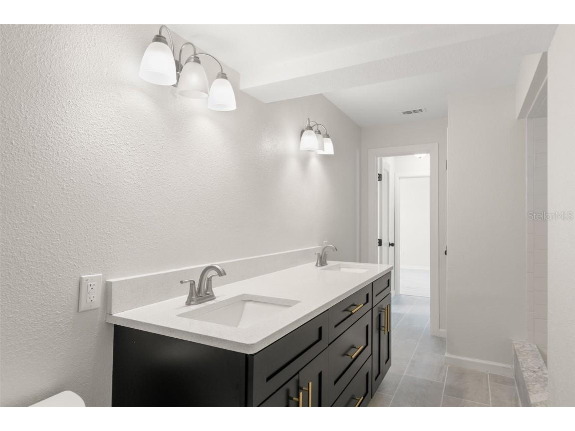 310 94th Avenue N Saint Petersburg FL 33702 TB8428769 image33