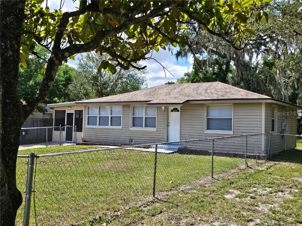 310 Brooklyn Avenue Orange City FL 32763 V4936354 image1