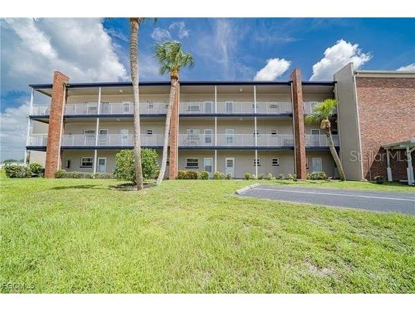 3100 Harbor Boulevard #102 Port Charlotte FL 33952 C7528237 image1