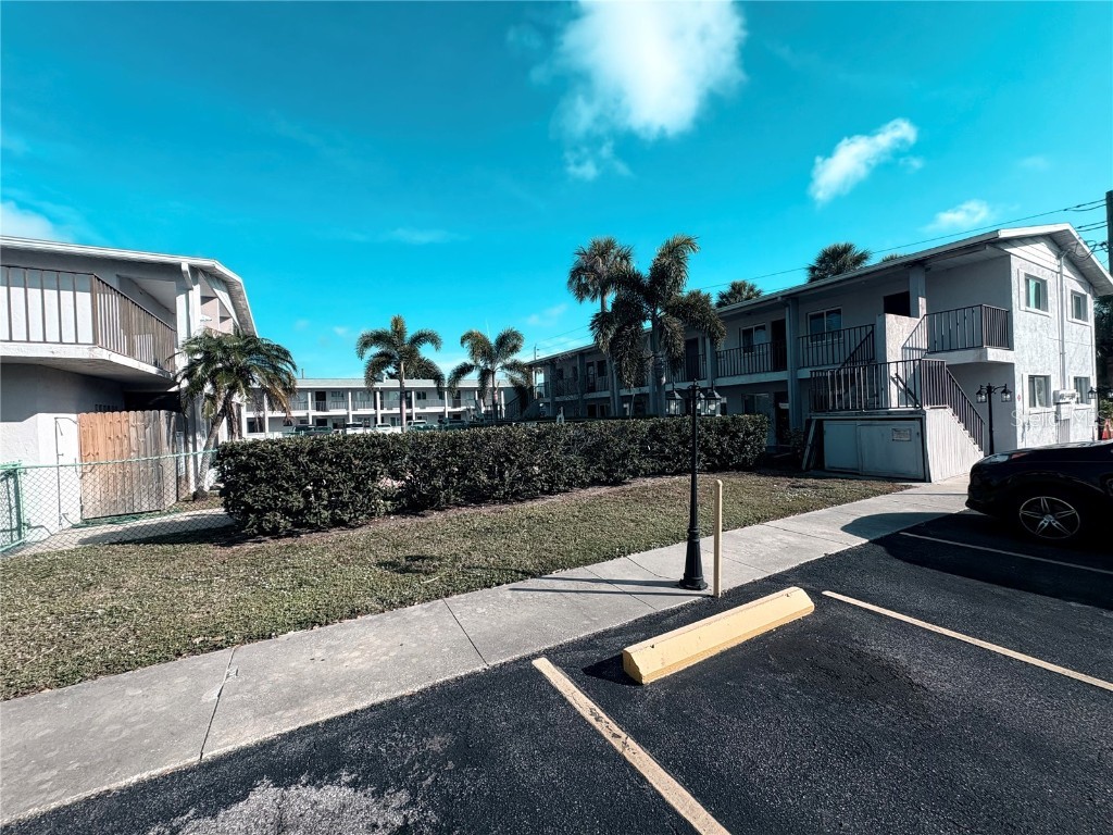 3101 Bee Ridge Road #208 Sarasota FL 34239 A4674589 image1